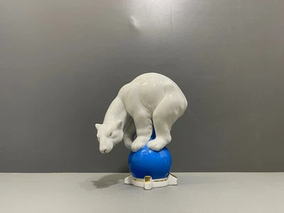 Wilhelm Kunst Fraureuth Figur Eisbär Bär auf Kugel balancierend 1.Wahl H:19,2cm - Bild 1 von 4