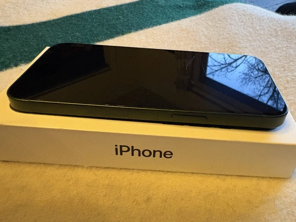 iPhone 13 128G Desbloqueado Verde Oscuro Verizon Foto 4 de 4