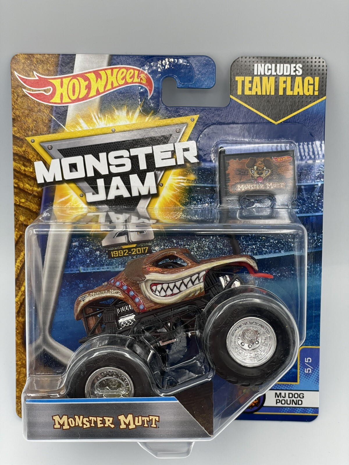 Hot Wheels Monster Jam Monster Mutt 5/5 MJ Dog Pound 1:64 Monster Truck