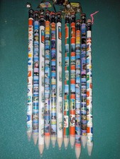 Lot de 11 grands crayons souvenirs de tourisme neuf ( Savoie Belgique Normandie