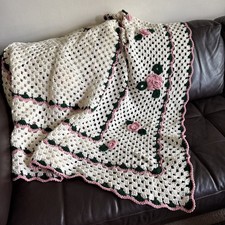 EUC Vtg Handmade Crochet Afghan Throw Blanket White 3D Pink Roses Cottage Core