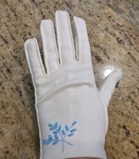 Vintage Womens Size XS/S White Cotton Short Gloves Turquoise Color Beaded Leaf