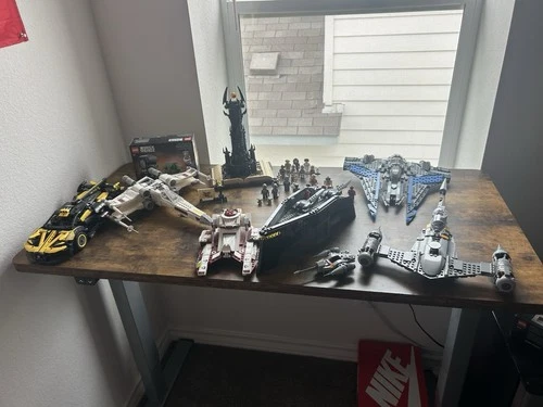 8 complete LEGO sets (20 LEGO mini-figures)