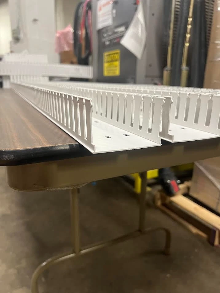 Conducto de cableado de ranura ancha Panduit Panduct NE3X2WH6 24 ft nuevo Foto 3 de 4