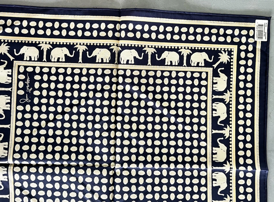 Pañuelo Jim Thompson Vintage Jacquard de Seda Clásico Diseño Elefante 18 X 18 Foto 4 de 4