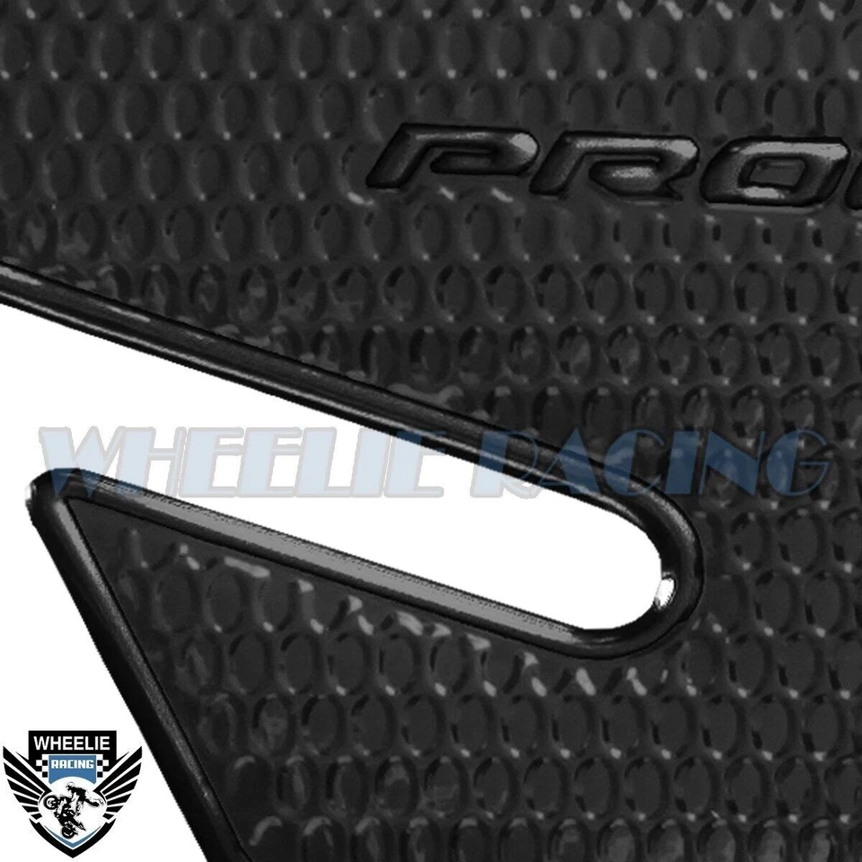 3D ЗАЩИТНАЯ НАКЛЕЙКА НА ПОДУШЕЧКУ ТОПЛИВНОГО/ГАЗОВОГО БАКА PRO ЗАХВАТ ПЕРФОРИРОВАННАЯ ЧЕРНАЯ + ОТРАЖАЮЩИЙ КРАЙ - Изображение 3 из 4