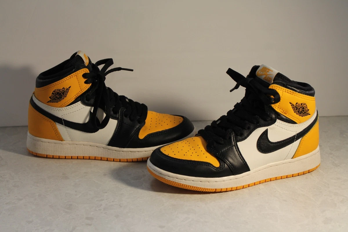 Air Jordan 1 Retro High OG Yellow Toe