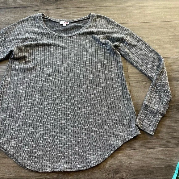 Anthropologie LNA Womens Grey Knit Rounded Hem Long Sleeve Size Medium - Image 2 of 4