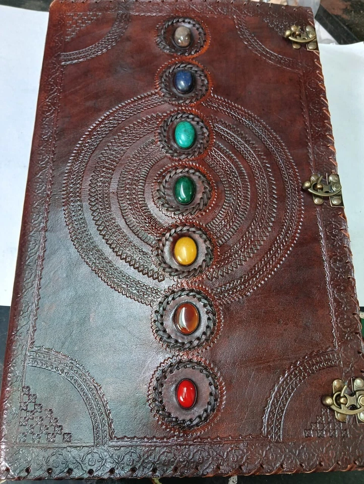 Cuaderno holístico de cuero hecho a mano de 7 chakras | Diario de yoga I diario 14x22"- verde Foto 2 de 4