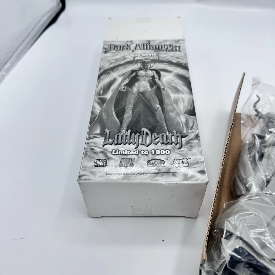 Dark Alliance Series II 2 Test Shots: Lady Death boneco sem pintura (caixa aberta) - Imagem 4 de 4