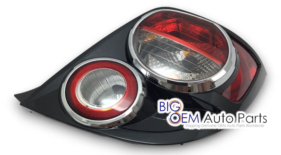 Luz trasera lateral derecha Chevrolet Sonic Hatchback 2012-2016 OEM 42407869 Foto 2 de 4