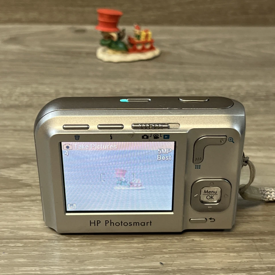 Câmera Digital HP Photo smart M447 5.0 Megapixels - Zoom Óptico Prata 3x - Imagem 3 de 4