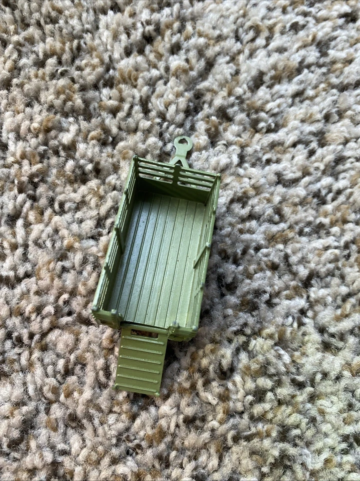 Remolque de granja Husky diecast vintage de juguete verde con rampa hecho en Gran Bretaña Foto 3 de 4