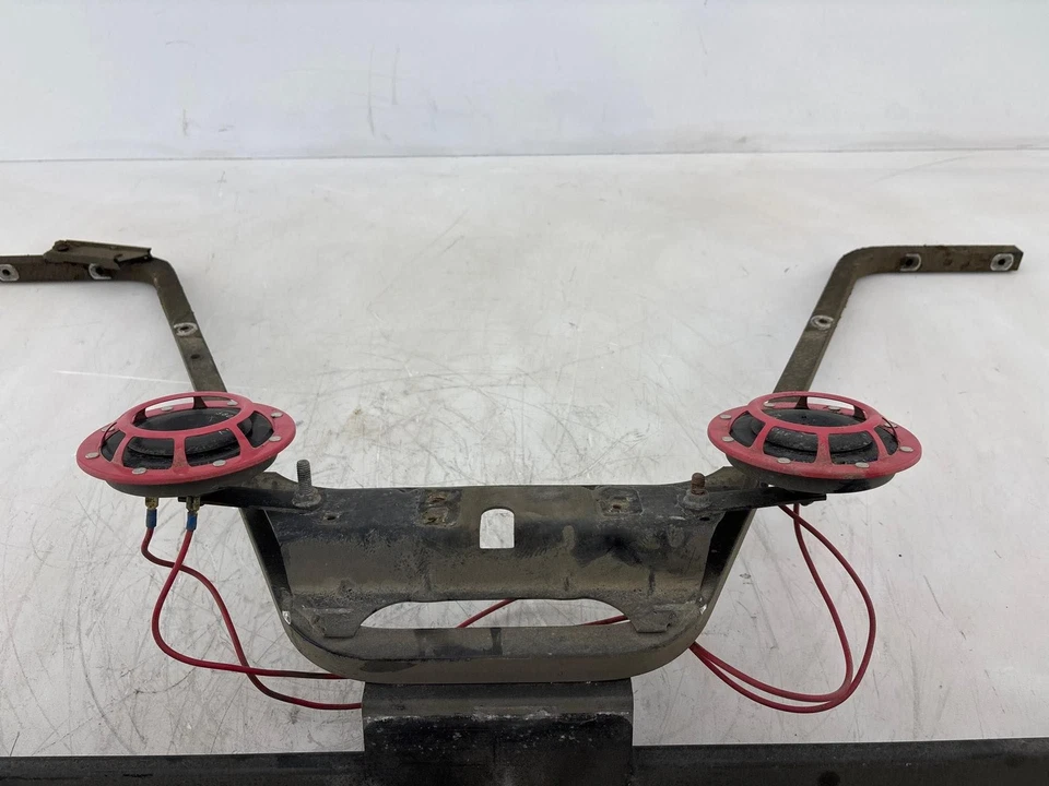 Оригинальный верхний опорный сердечник радиатора для Chevrolet Silverado 3500 6,6 л 2003–2007 годов выпуска 15840901 - Изображение 2 из 4