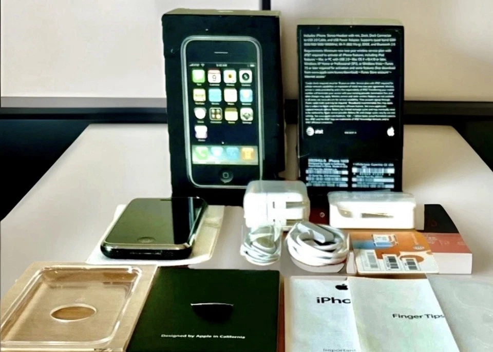 iPHONE 1ST GENERATION A1203 16GB,NEVER BEEN ACTIVATED,NEW ACCESSORS,MATCHING BOX - Image 2 of 4