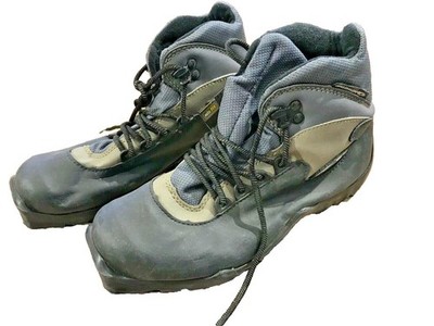 SALOMON Cross Country Ski Boots Size EU39 US7.5 SNS Profil 2415