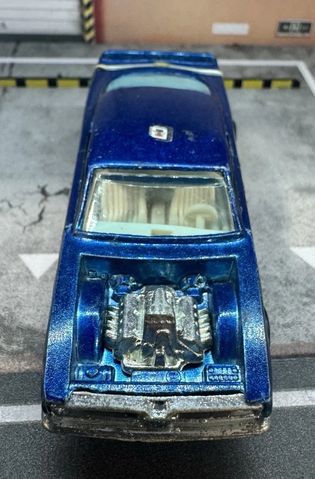 Hot Wheels Redline 1970 King Kuda azul con interior blanco en muy buen estado Foto 4 de 4