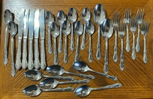 Wm-A-Rogers-Stainless-Oneida-Ltd-FENWAY-Forks-Knives-Spoons-Teaspoons-Lot-of-29