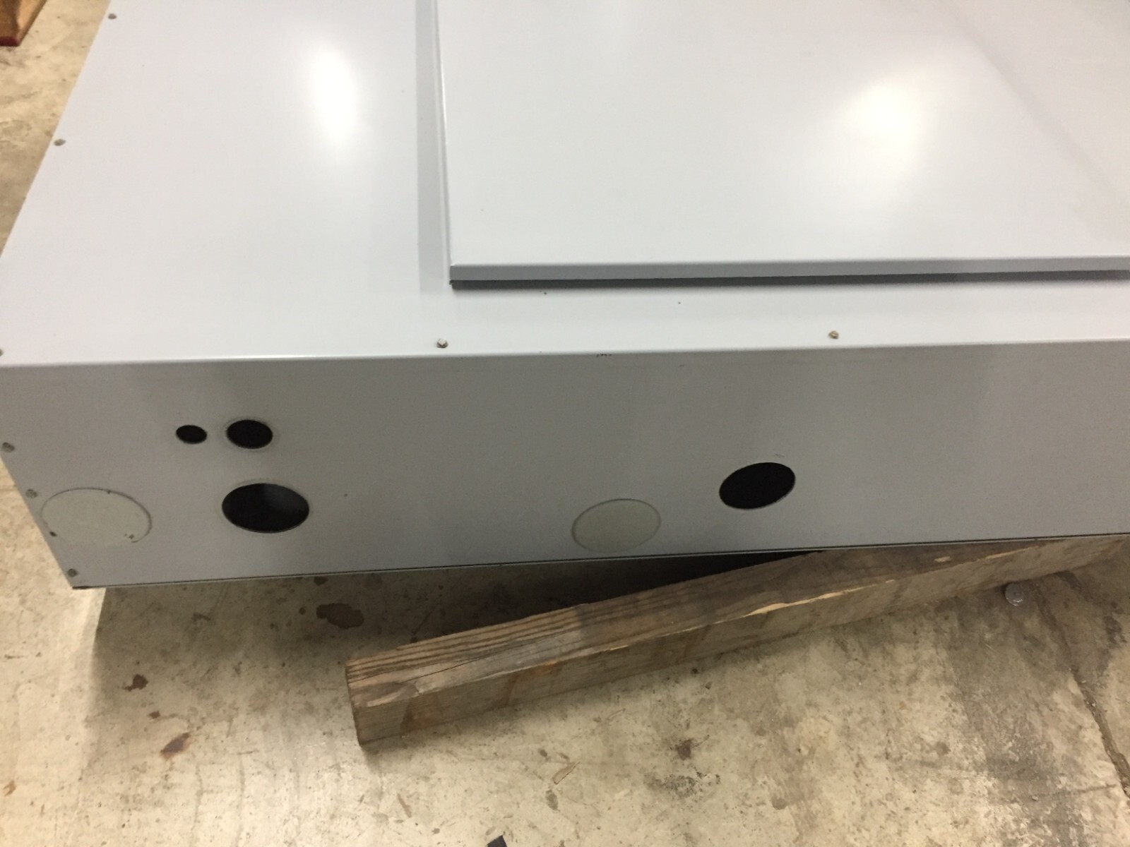 GE 400 AMP 480 VOLT 3 PHASE 3 WIRE 12 CIRCUIT 3R MAIN BREAKER PANEL..P