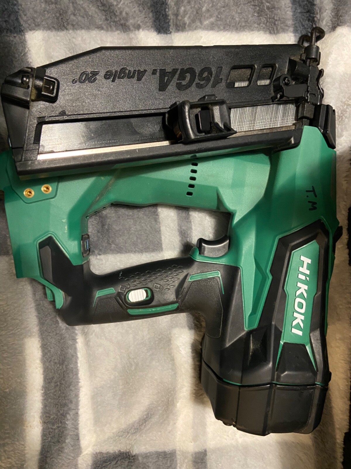 HiKOKI NT1865DMB/JXZ 18V 3Ah 16 Gauge Angled Nail Gun Kit Green