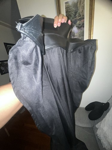 Batman Costume W/ Armor, Mask & Cape - Picture 9 of 11