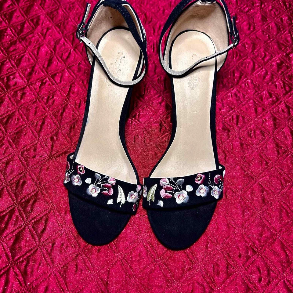 Tacones Charlotte Russe florales bordados Foto 4 de 4