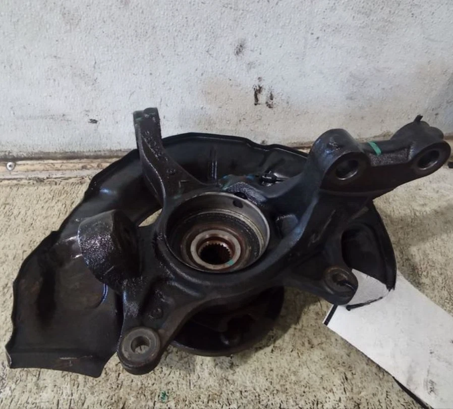 Toyota Camry 2012-2017 conjunto de nudillos de husillo delantero izquierdo SE Sport Foto 3 de 4