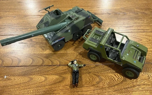 Vintage GI Joe 1984 Slugger tank w/ Gun  & 1982 Vamp Jeep, incomplete. Hasbro