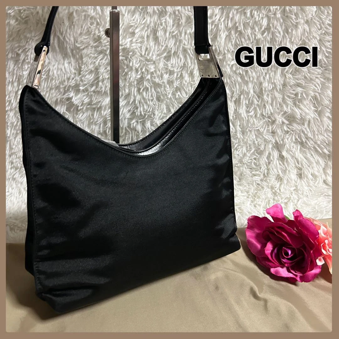 Gucci sac formel noir une bandoulière demi lune cuir nylon