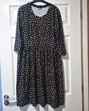 Beloved Woman Women’s Black & White Abstract Knee Dress Round Neck 3/4 Sleeve 10