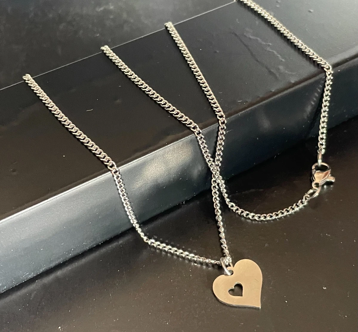 Gkmamrg Collana con ciondolo a forma di cuore, in acciaio inox, con ciondolo a forma di cuore, con incisione (lingua italiana non garantita), Acciaio inossidabile