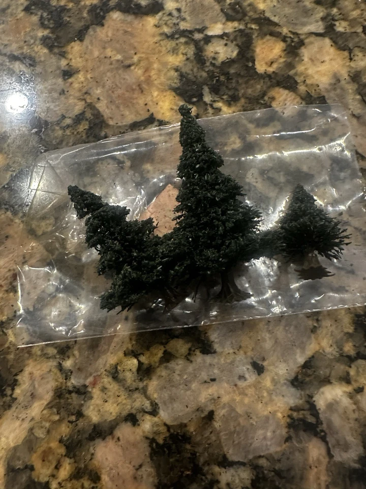 Basic Scenery Trees for train layout N/Z - Roughly 3/pack and 17 packs Total - Image 2 of 4