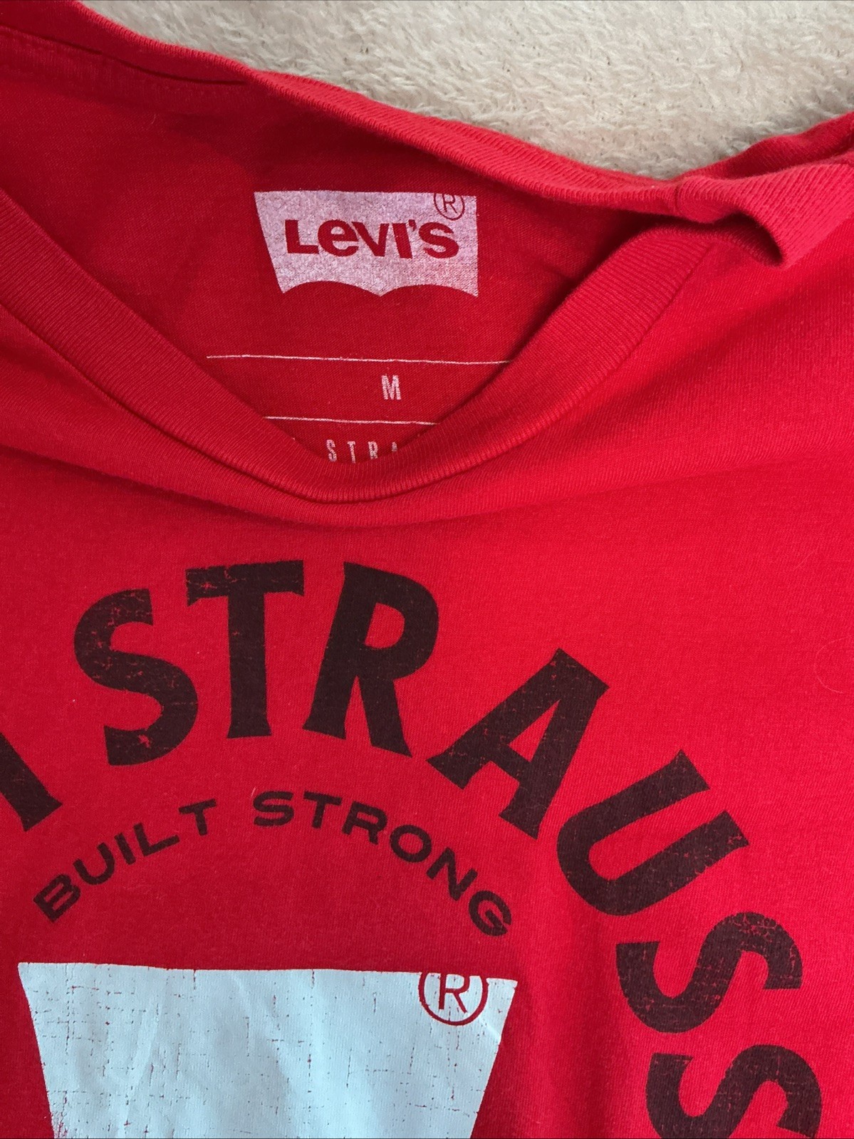 Mens Levi’s T Shirt Top Red Writing Size Medium Classic Casual image 3