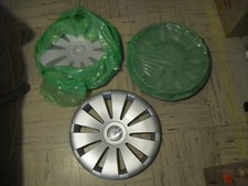 4 x Radkappe original Mercedes GLA W 247 400 07 00 in 17 Zoll - neu *