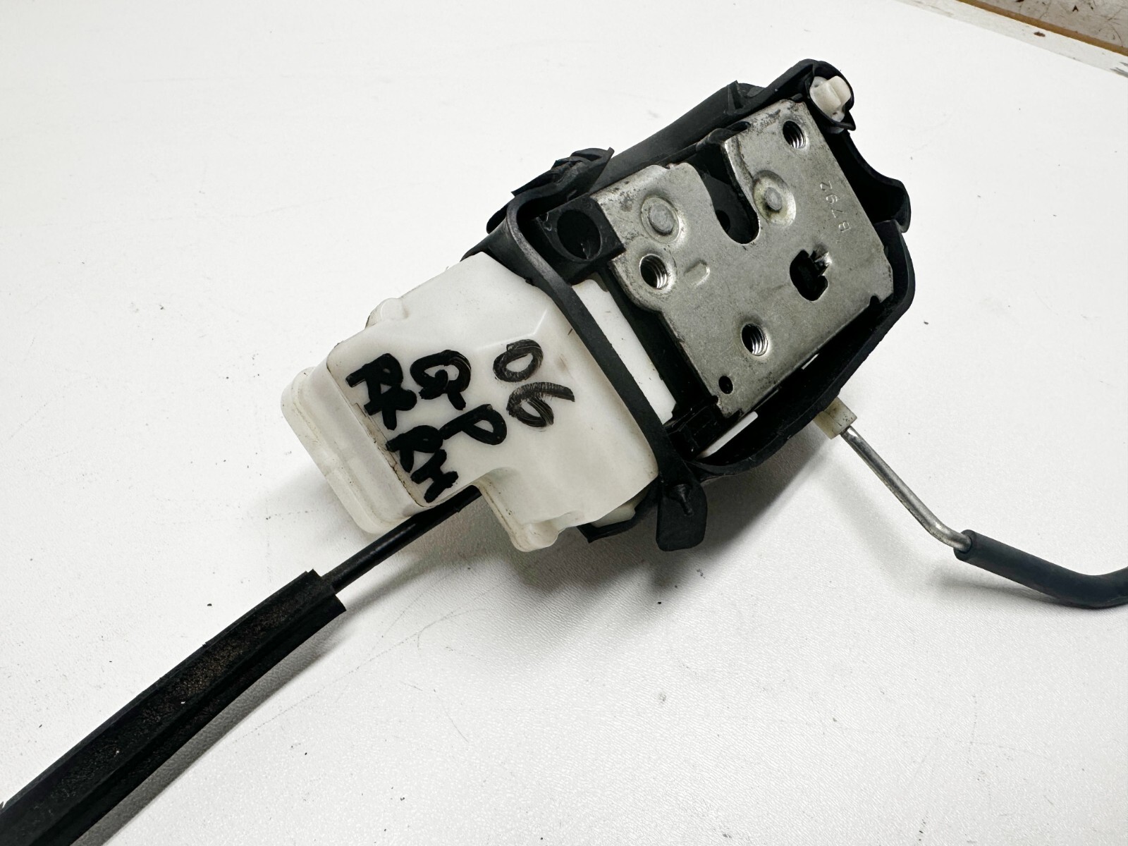 P40434 2003-2008 Maserati Quattroporte M139 Rear Door Lock Latch Actuator RH OEM