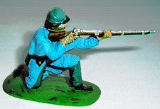 CIVIL WAR CONFEDERATE KNEELING FIRING IN GREATCOAT 54MM BY ACCURATE OF ENGLAND