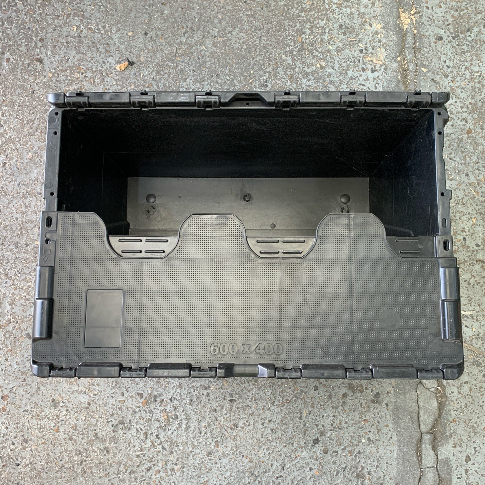 12 X Heavy duty plastic storage boxes used L60 X W40 X D36 CM Removals eBay