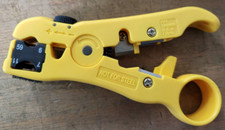 Abisolierwerkzeug f&uuml;r Koaxial- und Datenkabel wie Knipex 166006SB