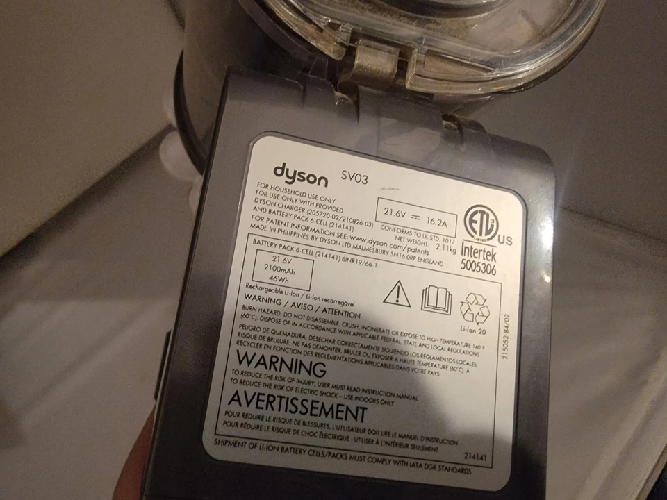 Dyson V6 Handheld Cordless Vacuum Cleaner Bagless White *PARTS ONLY - Image 4 of 4