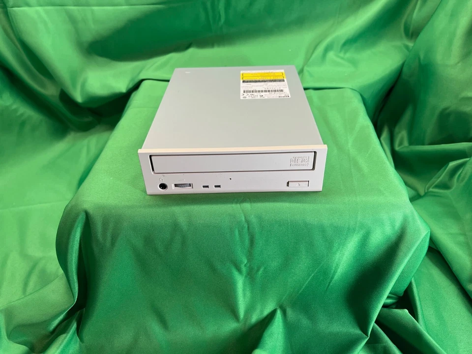 Teac CD-W512S 12x10x32  CD-RW Drive -Beige Bezel - NEW - 90 Day WARRANTY - Image 3 of 4