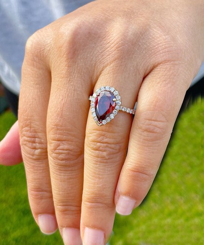 14K YELLOW GOLD NATURAL PEAR GARNET AND ROUND SIMULATED DIAMOND RING 3.80CT - Zdjęcie 1 z 10