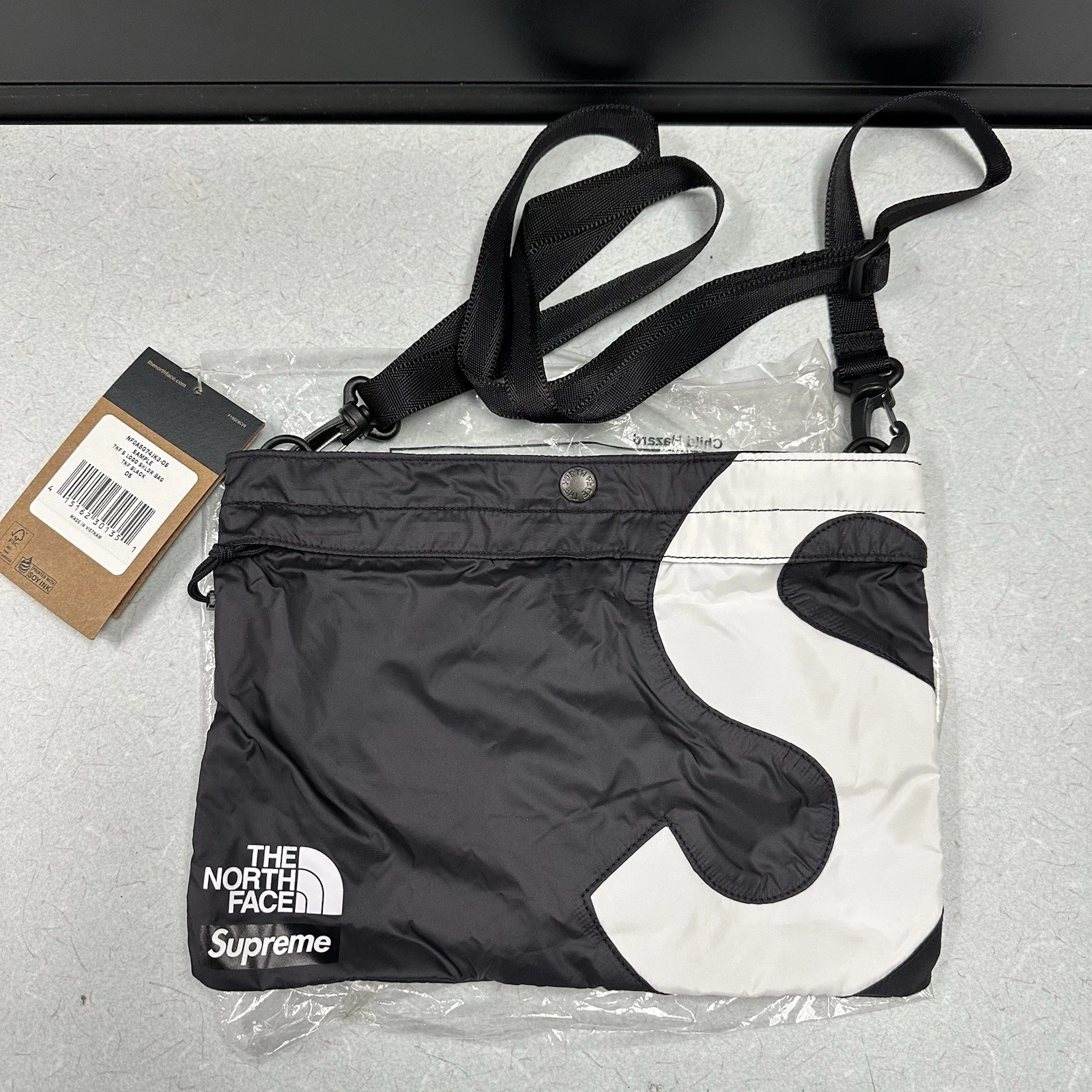 SAMPLE Sac à bandoulière Supreme x The North Face S Logo Noir Neuf avec étiquette