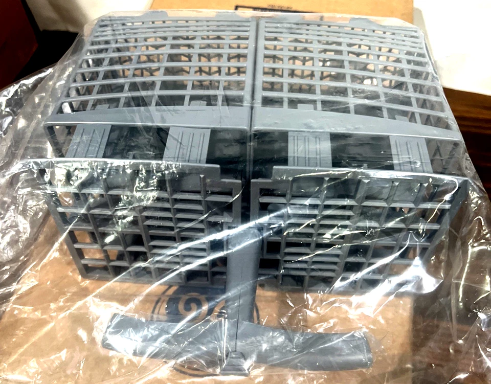 Cesta y tapa de cubiertos para electrodomésticos GE WD28X24747 Foto 2 de 4