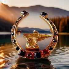 Broche fer à cheval cristal multicolore plaqué or doré ancien rare