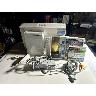 Nintendo Wii Console Complete CIB + 1 Wii remote 1 Nunchuck in box w/ 4 Games 