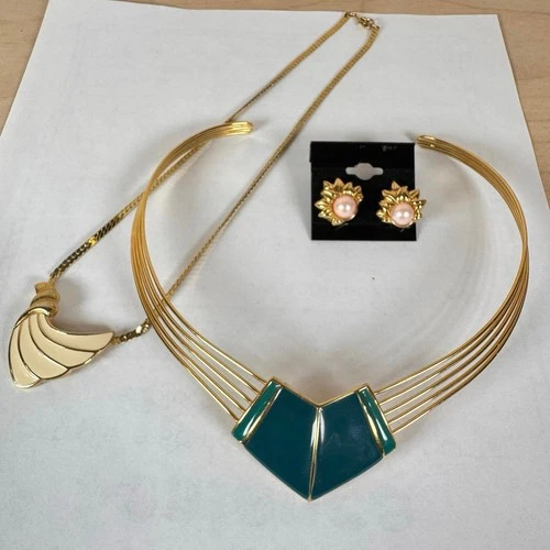 Trifari Jewelry Necklace Earrings VTG *lot of 3* Gold tone