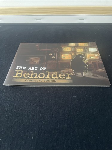 Beholder: Edición Completa Caja Arte, Libro de Arte, Pin y Figura (Sin Juego) - Imagen 7 de 11