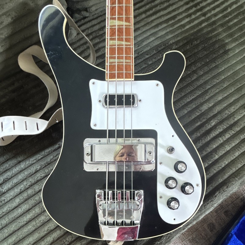 Rickenbacker 4001 4-String Solid Body Electric Bass Guitar Black Right-Handed