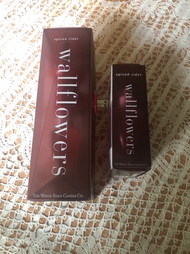 Bath & Body Works Spiced Cider Red Tulip Wallflower Plug In and Warmer Bulb Lot - Picture 6 of 17