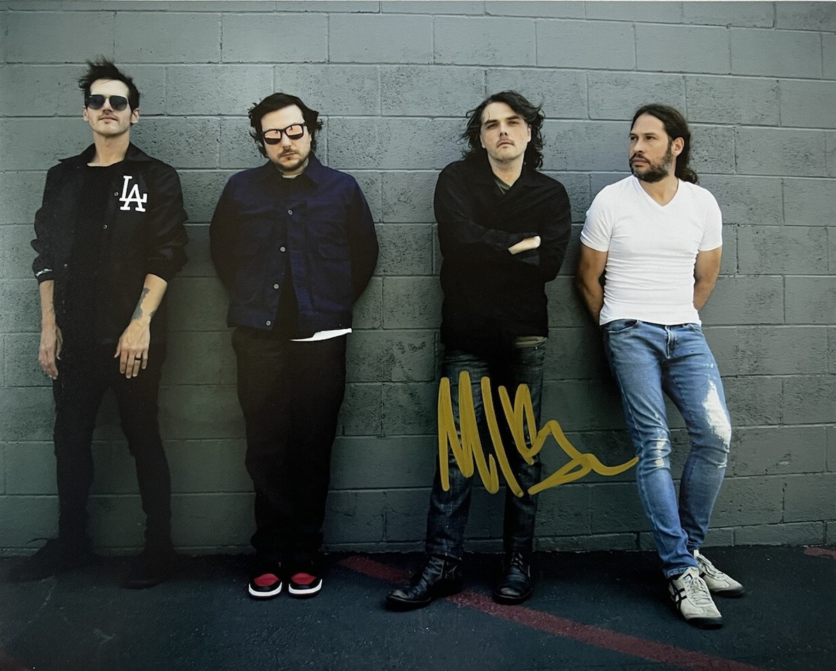 My Chemical Romance 直筆サイン入り写真 マイケミ MIKEY WAY HAND SIGNED 8x10 PHOTO MY CHEMICAL ROMANCE GUITARIST